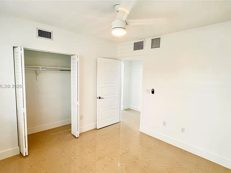8235 Crespi Blvd #4 — Photo 13