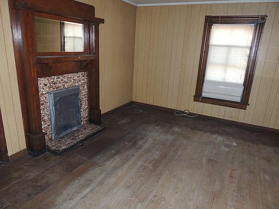4th image of 1631 N College Ave