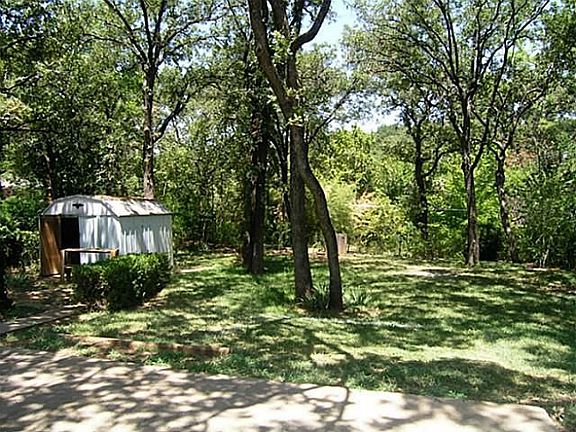 2nd image of 2919 Duff Dr