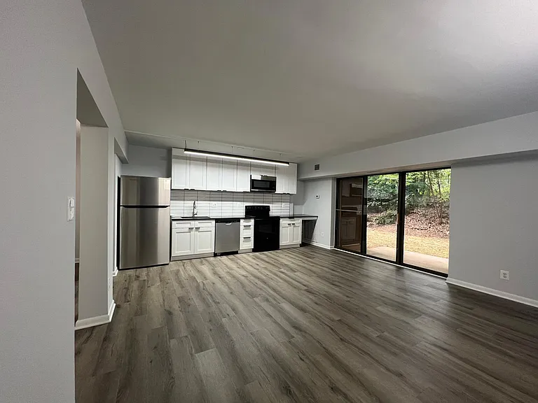 2202 Castle Rock Sq #2B — Photo 3