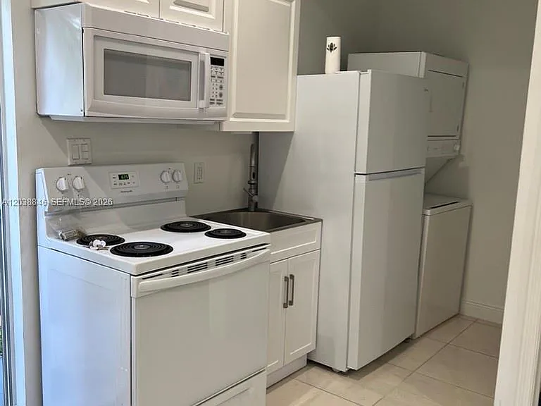 1533 W 26th Ct #2B — Photo 4
