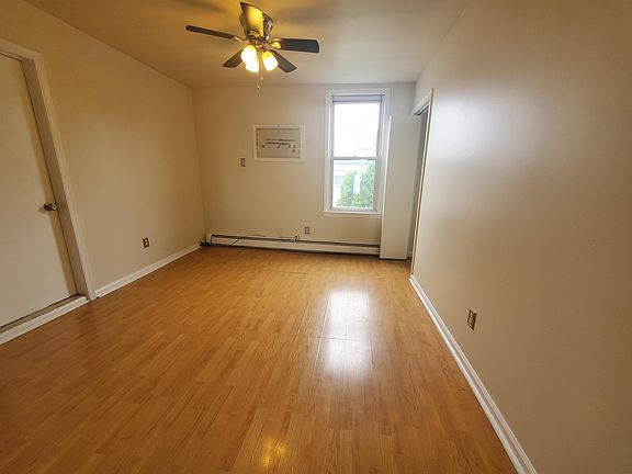 4th image of 18 Mechanic St #4