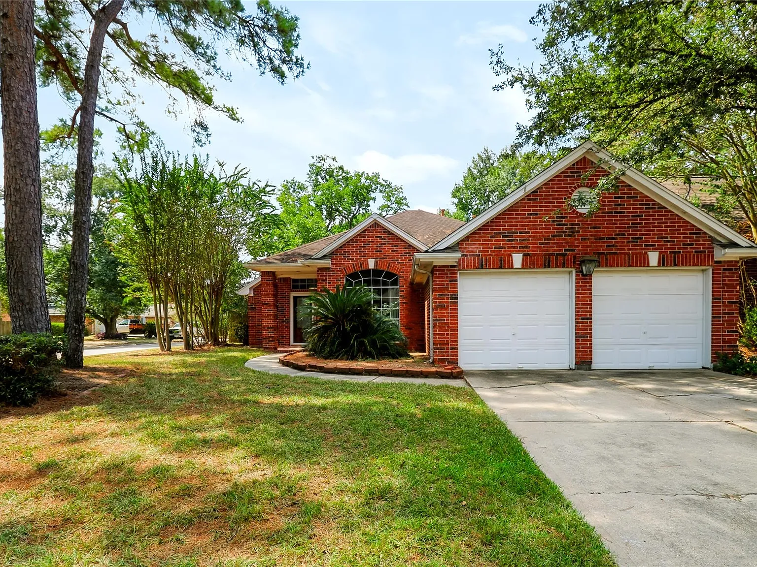 4 bed, 2.0 bath, 2072 sqft, $2,350 — Photo 1