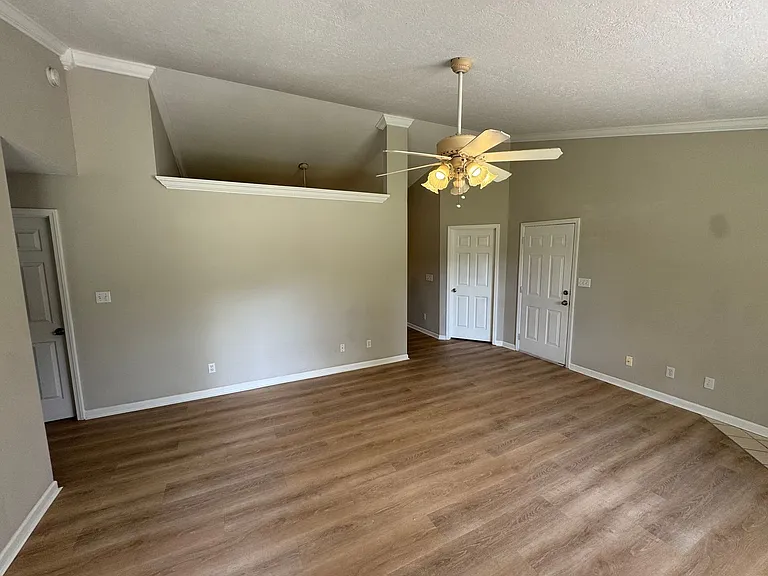 5508 Fenway Ln — Photo 3