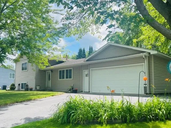 19 Heights Rd NW, Saint Michael, MN 55376