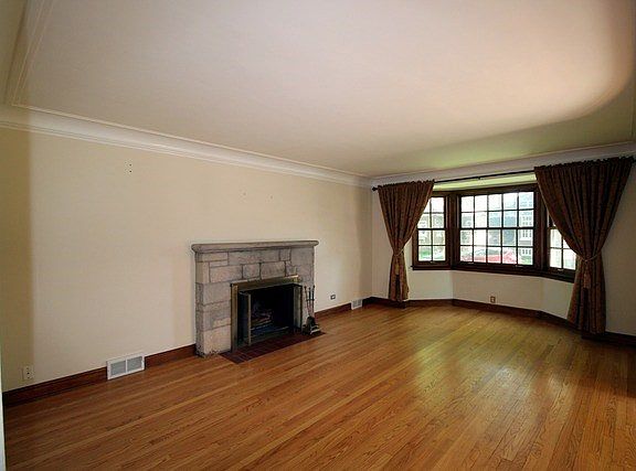 3rd image of 9612 S Hoyne Ave