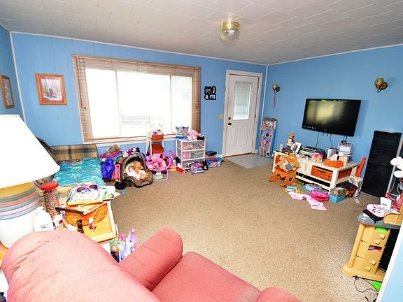 3rd image of 1604 W Green St