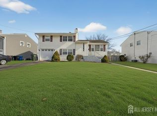 26 S Michael St, Fords, NJ 08863
