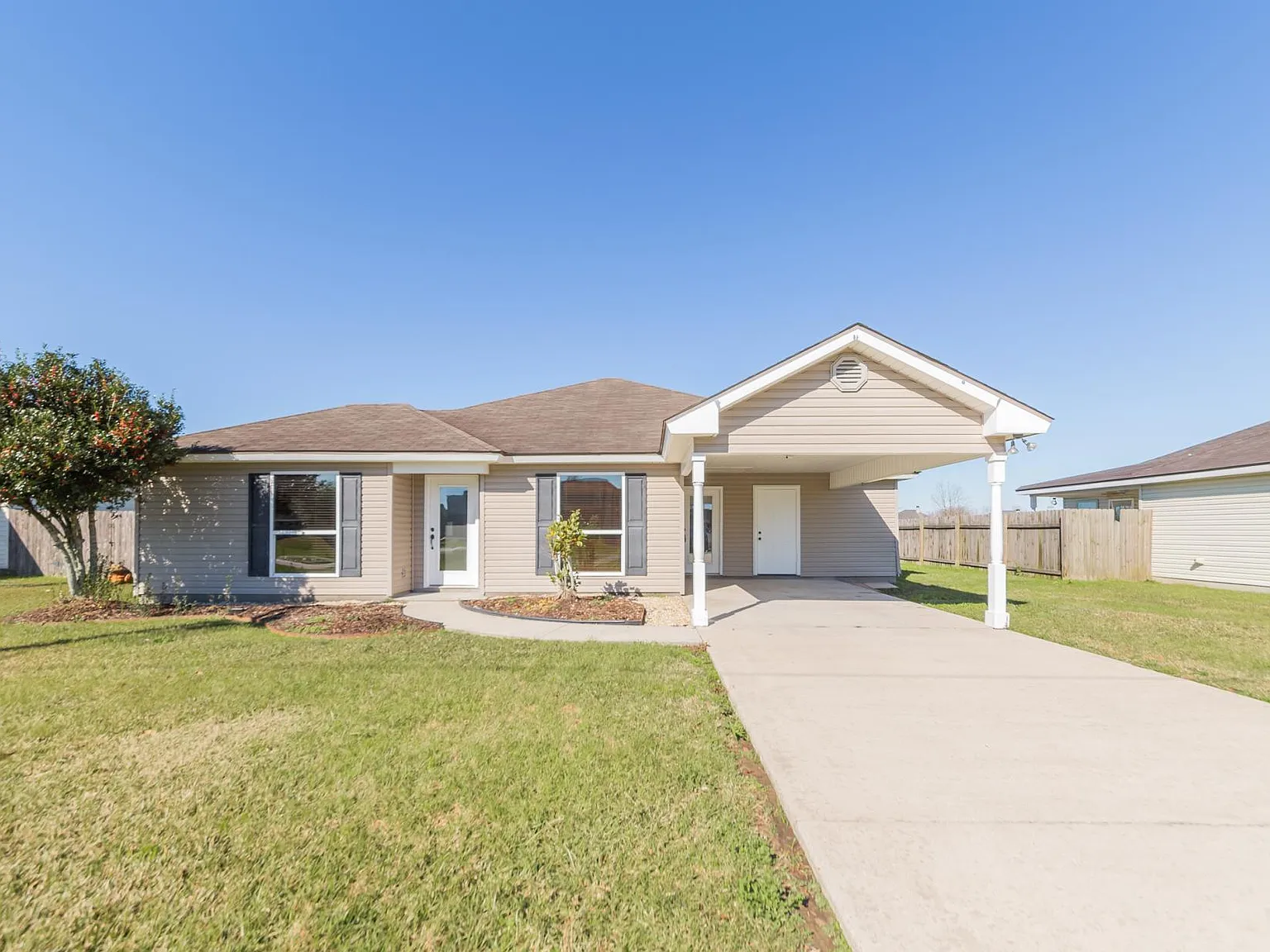 3 bed, 1295 sqft, $1,500 — Photo 1