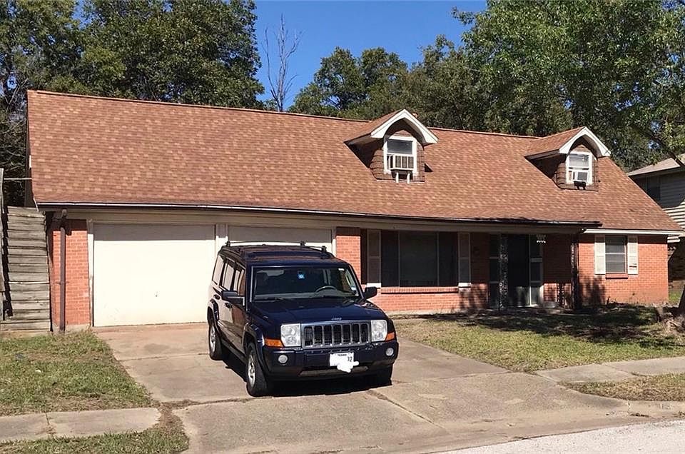 1st image of 913 Rosewood Ln