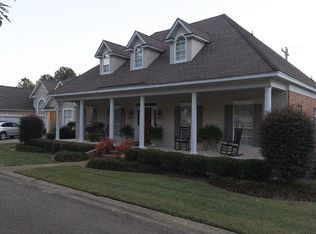 16 Fairway Dr, Columbus, MS 39705