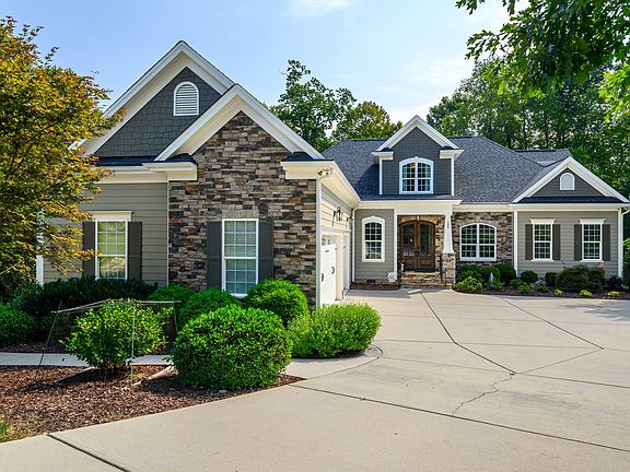 2nd image of 590 Stoney Creek Way