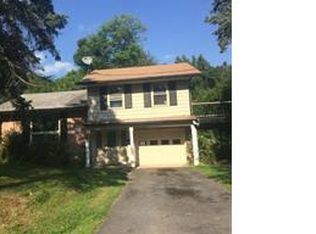 825 Whittier Dr, Allentown, PA