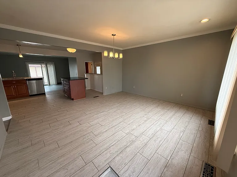 20380 Garden Ct — Photo 12