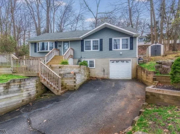 28 Iroquois Ave, Roxbury Twp., NJ 07850