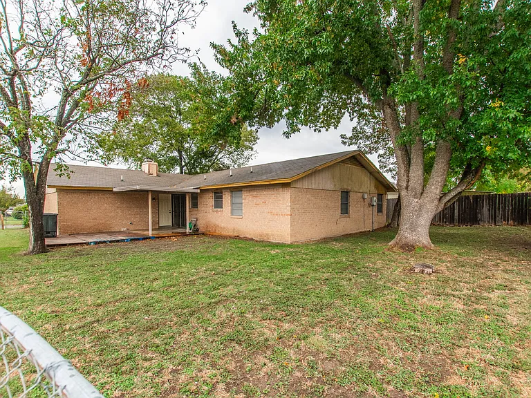 1520 McCarthy Ave — Photo 23
