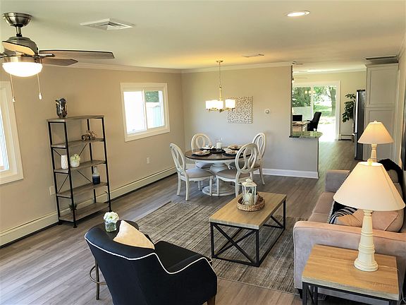 3rd image of 141 Bonaire Dr