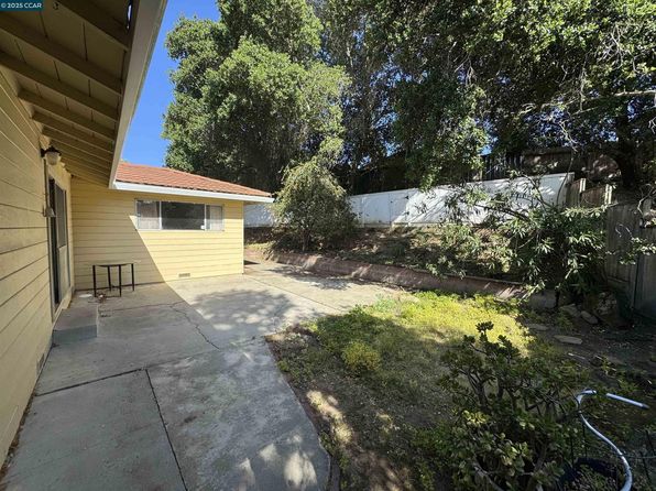 51 Elysian Fields Dr, Oakland, CA 94605
