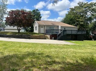 141 Sunderland Rd, Worcester, MA 01604