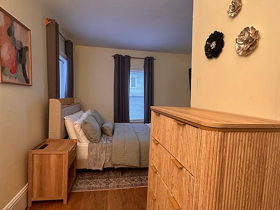 2nd image of 20 Bay St #A