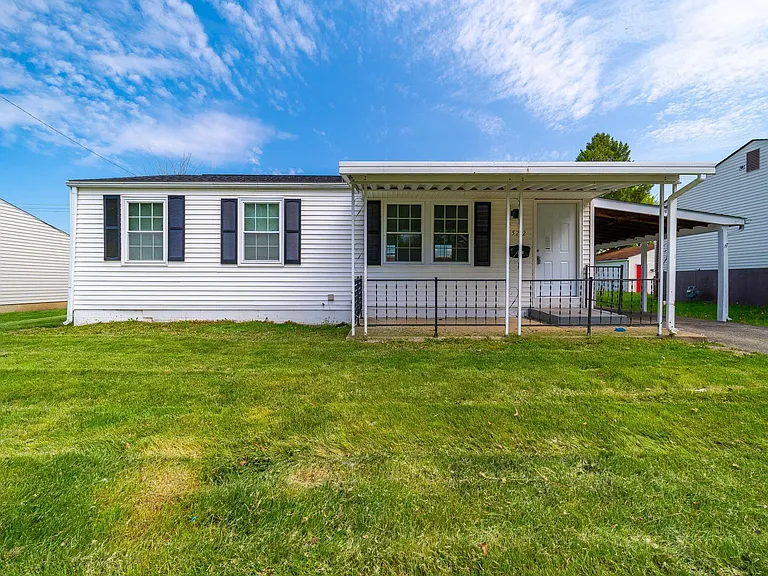 5272 Quincy Dr — Photo 1