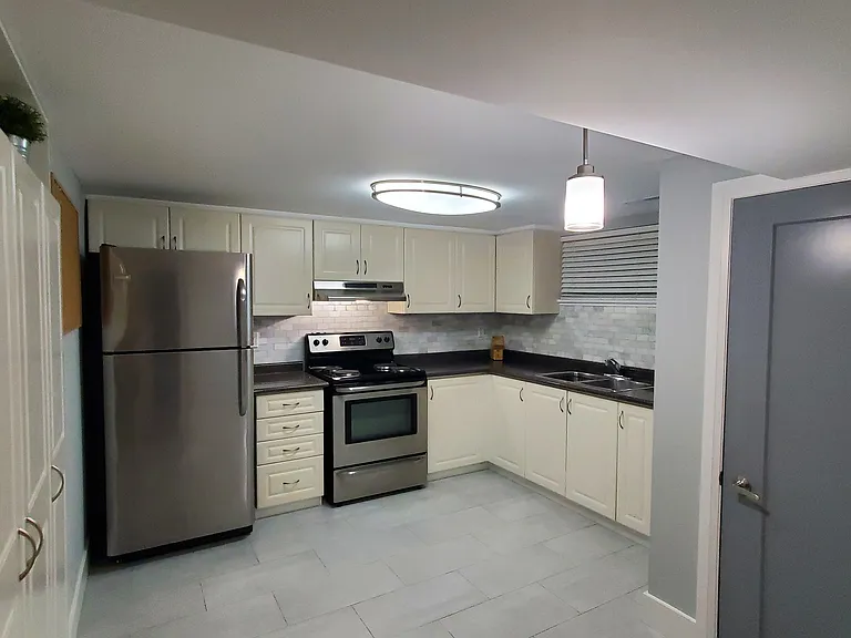 197 Honiton St #BASEMENT — Photo 1