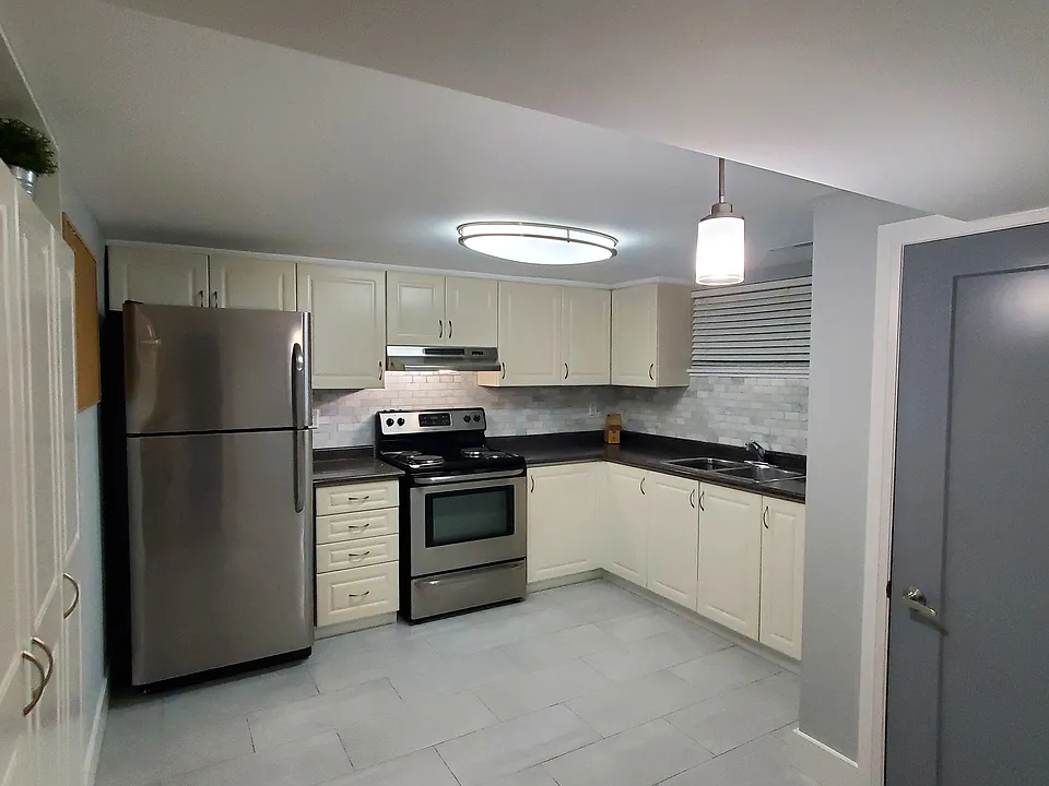 197 Honiton St #BASEMENT
