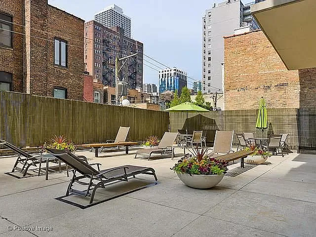 71 E Division St #1005 — Photo 32