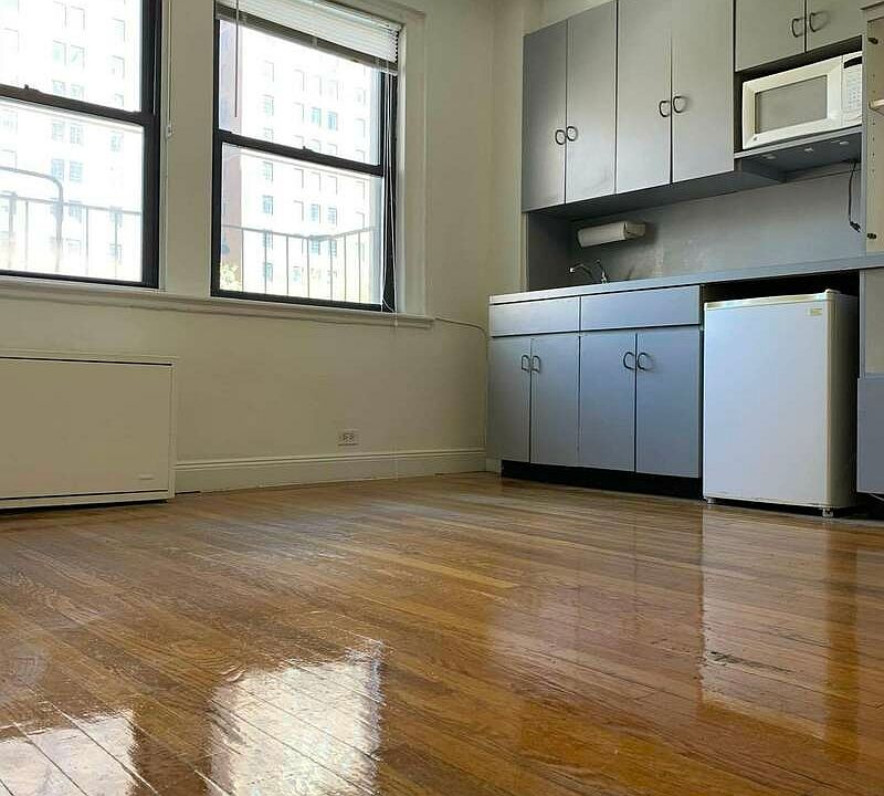 1st image of 330 E 43rd St APT 906