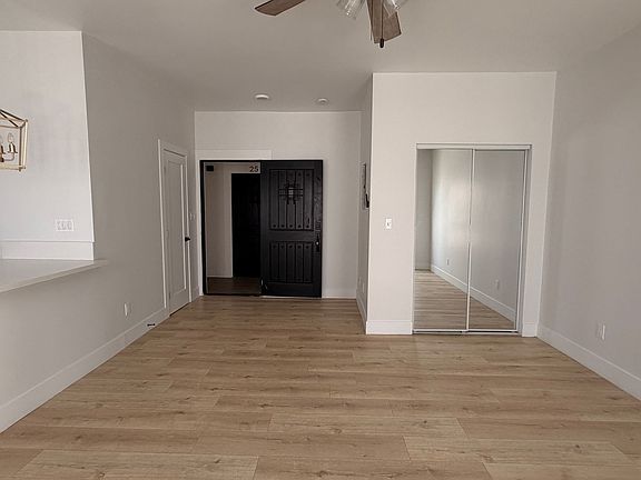 5th image of 1926 N Whitley Ave #29