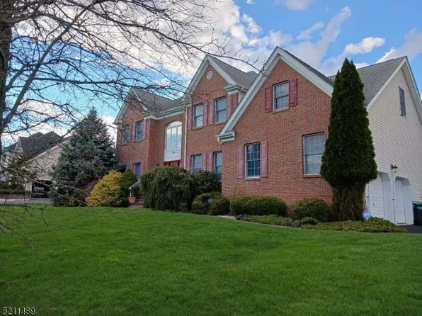 7 Gumble Ct, Hillsborough Twp., NJ 08844