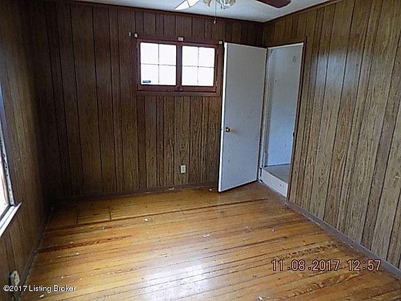 3rd image of 3127 S Crums Ln