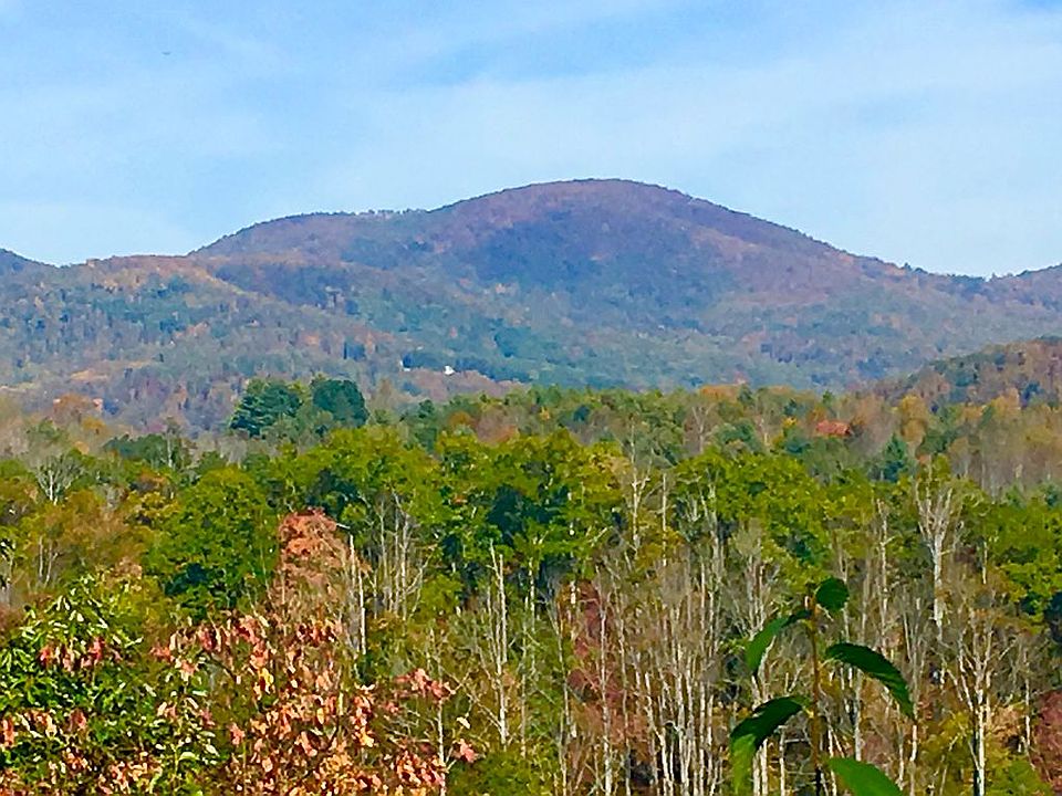 Year-Round Mountain Views