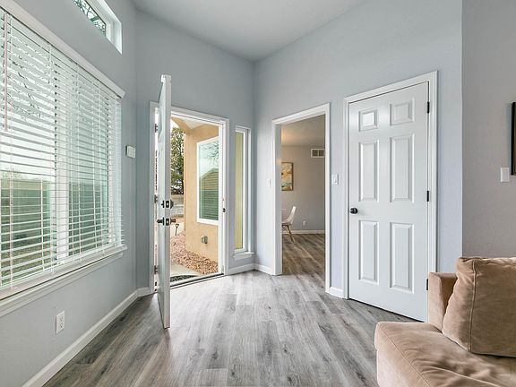 4th image of 9512 Tasco Dr NE