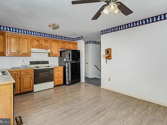 4th image of 399 Beaver St