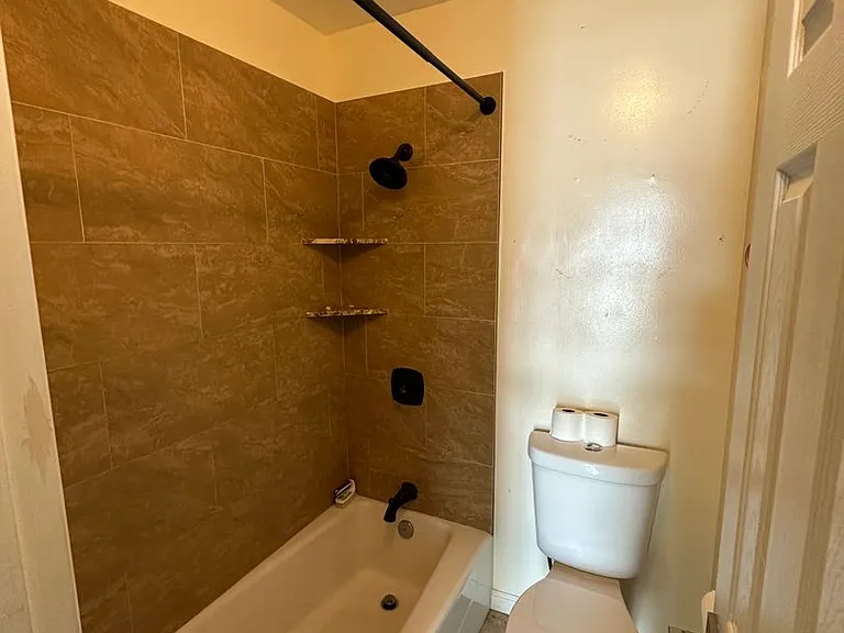 1058 Awawamalu St #E — Photo 10