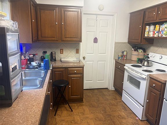4th image of 8506 Pines Place Dr