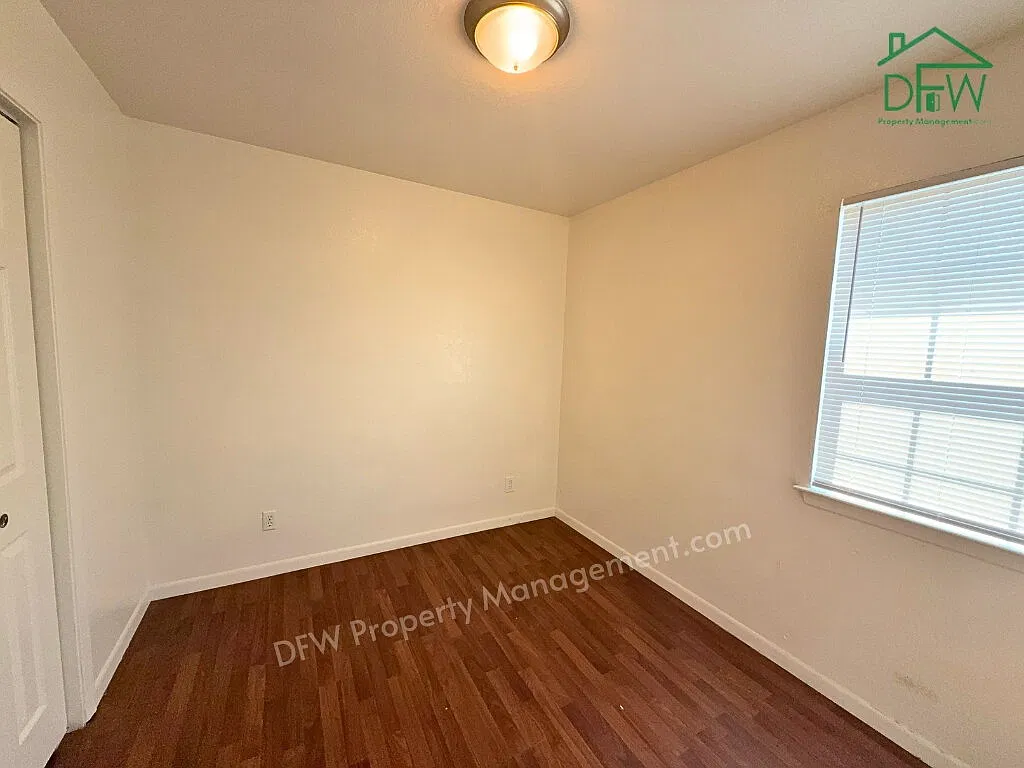 2 bed, 1.5 bath, 887 sqft, $1,350 — Photo 4