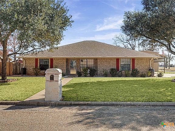2nd image of 1601 Sunset Cir