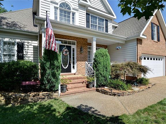 3rd image of 6241 N Mayfair Cir