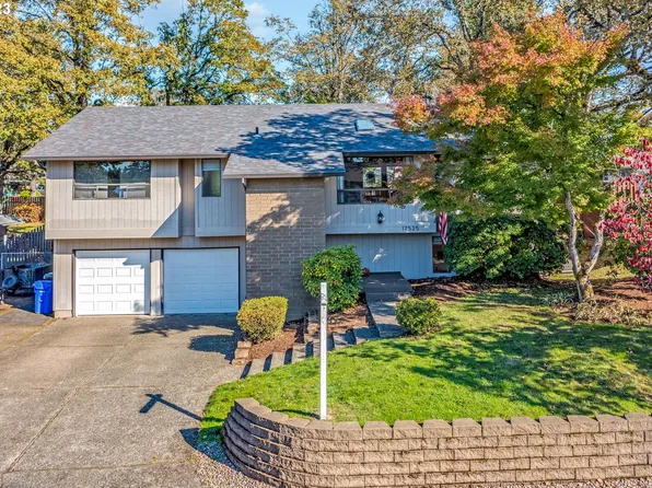 17525 Springhill Pl, Gladstone, OR 97027