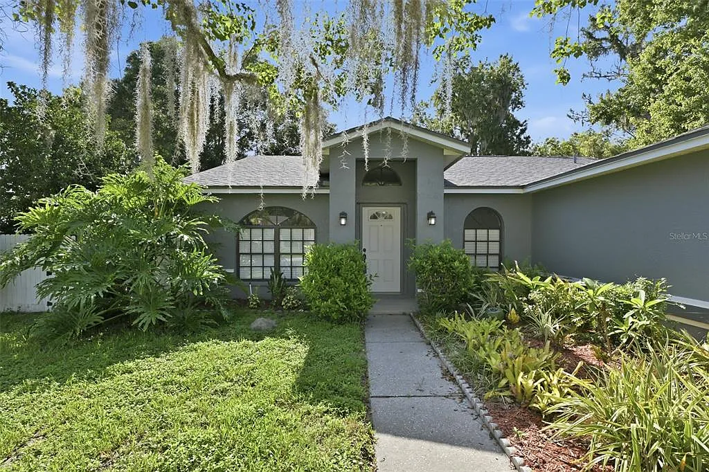 3 bed, 2.0 bath, 1880 sqft, $2,200 — Photo 3