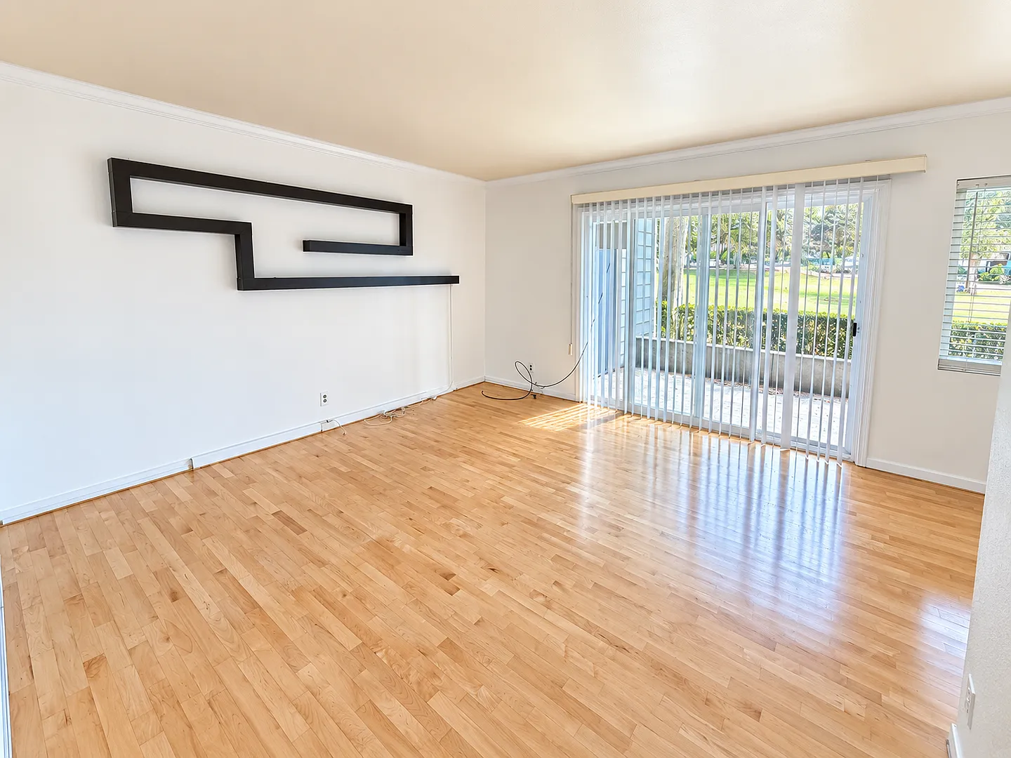 Cozy 1 Bedroom 1 Bath Move In Ready! — Photo 1