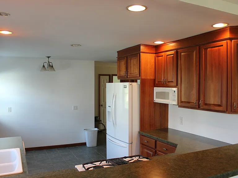 516 Esty St — Photo 4