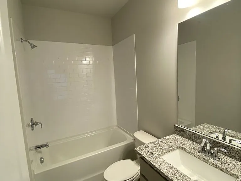 3779 Oxford Cir — Photo 16