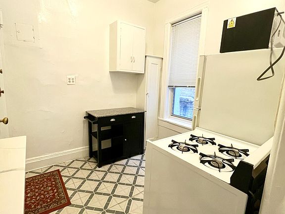 4th image of 328 E 73rd St APT 4C