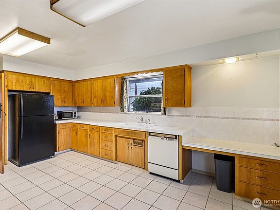 5th image of 1527 J Street SE