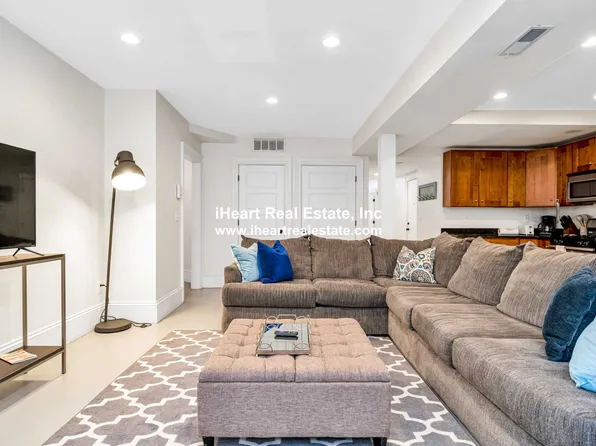 (undisclosed Address), Chestnut Hill, MA 02467