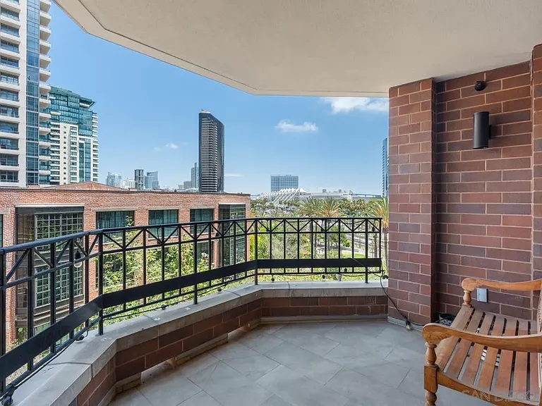 500 W Harbor Dr W #616 — Photo 21