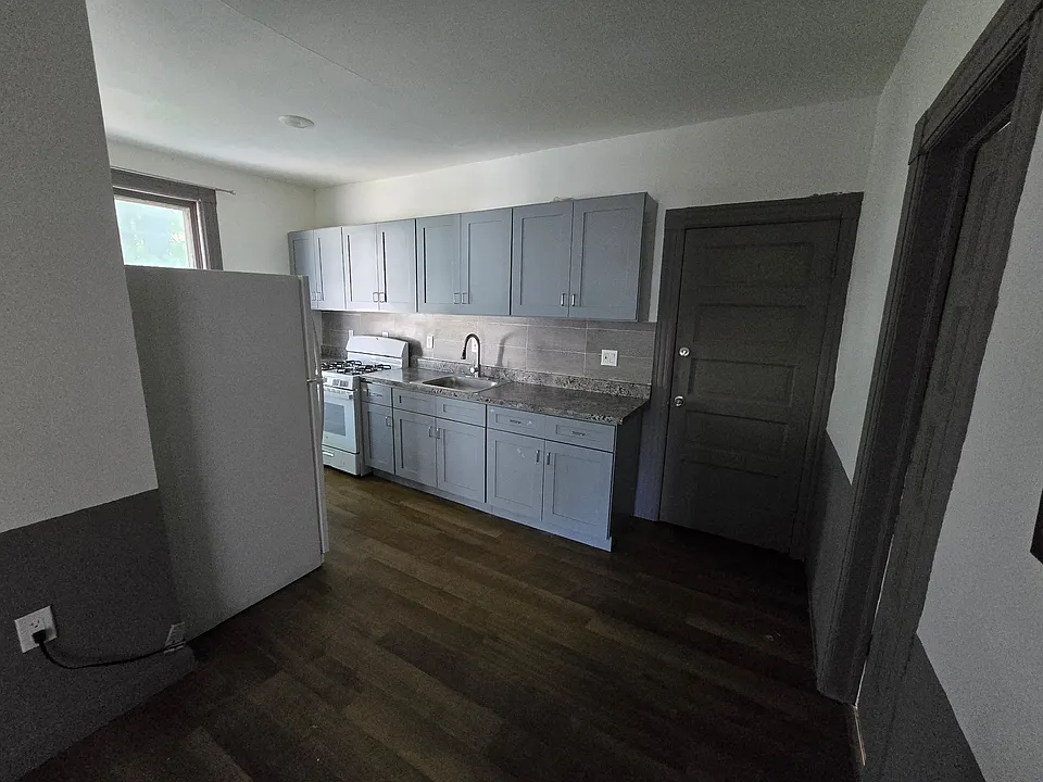316 Grand St #2